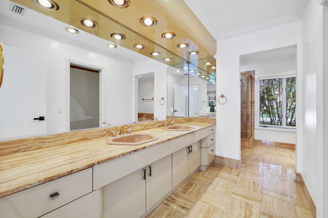 For Sale: $3,900,000 (4 beds, 2 baths, 3342 Square Feet)