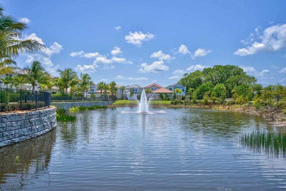 Active With Contract: $999,900 (4 beds, 3 baths, 2502 Square Feet)