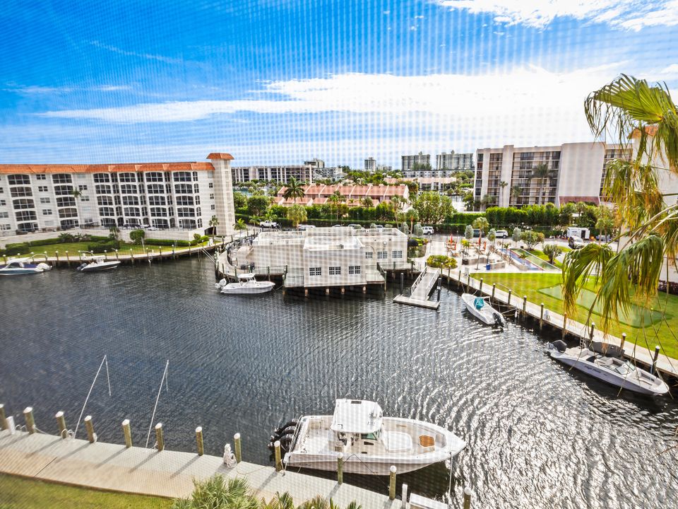 For Sale: $1,500,000 (3 beds, 2 baths, 2033 Square Feet)