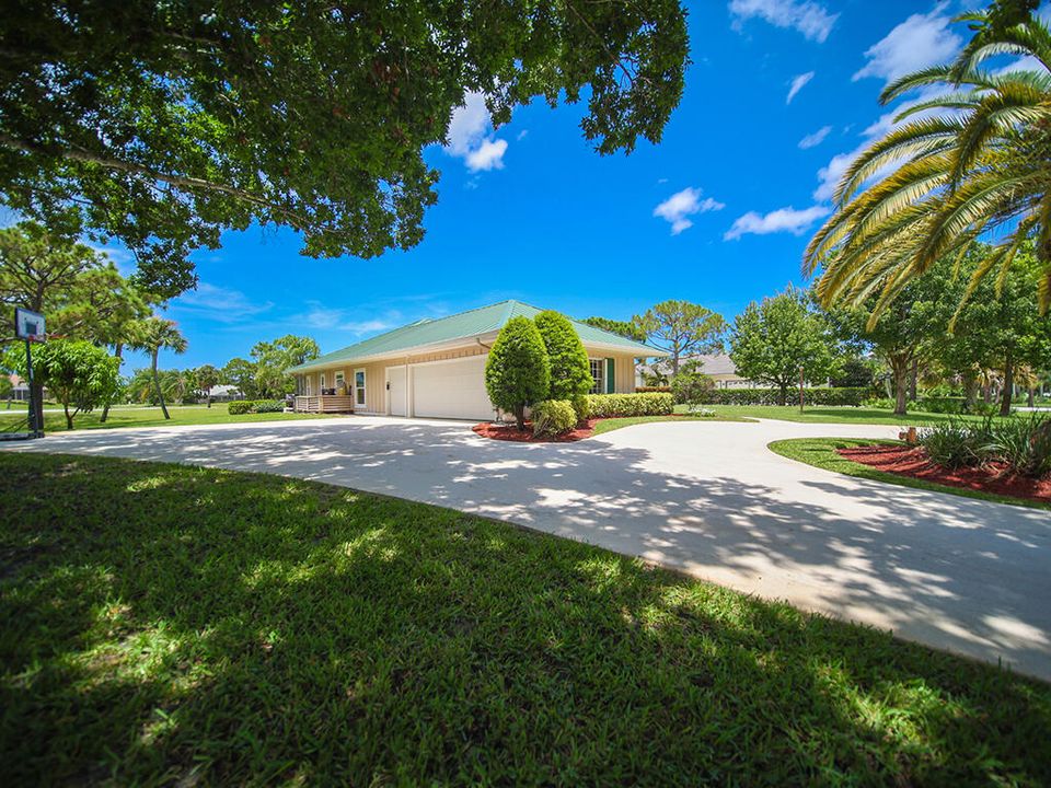 Active With Contract: $795,000 (3 beds, 3 baths, 2862 Square Feet)