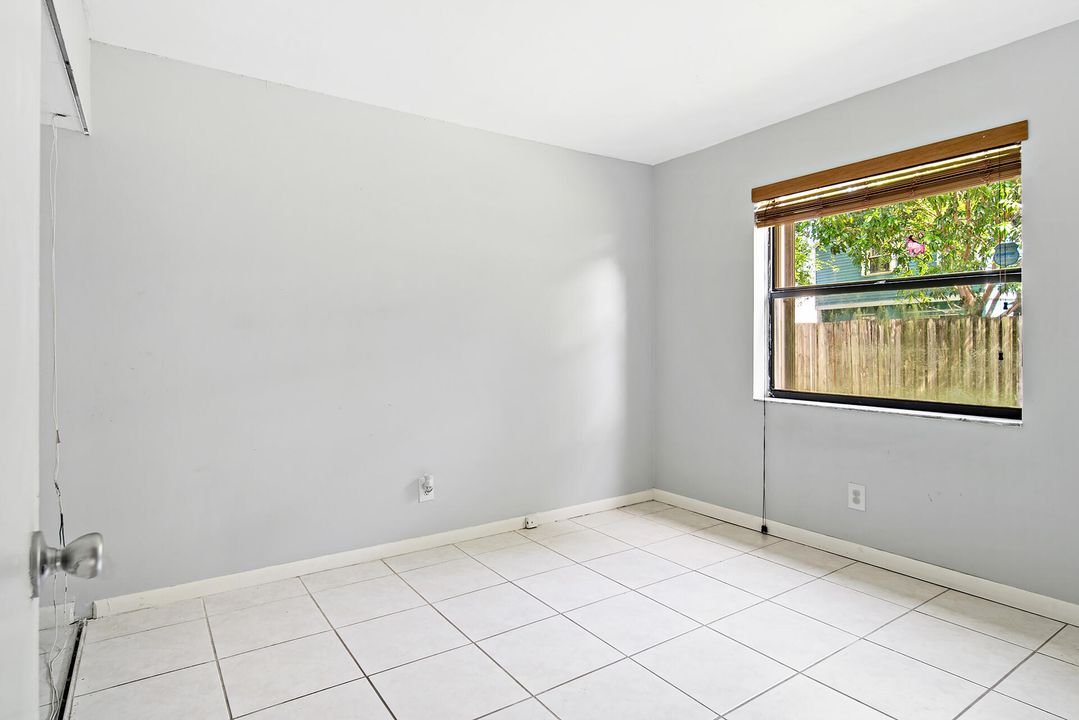 For Sale: $310,000 (3 beds, 2 baths, 950 Square Feet)