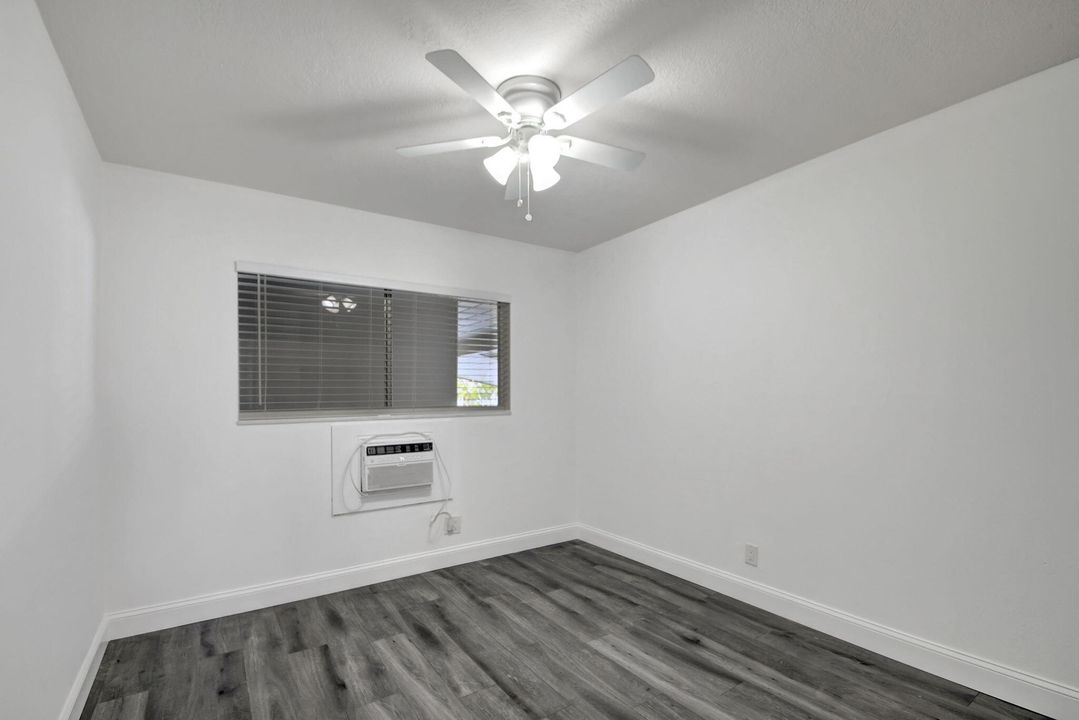 Active With Contract: $1,700 (2 beds, 1 baths, 698 Square Feet)