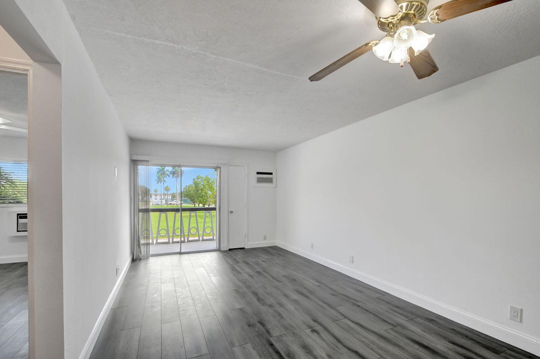 Active With Contract: $1,700 (2 beds, 1 baths, 698 Square Feet)