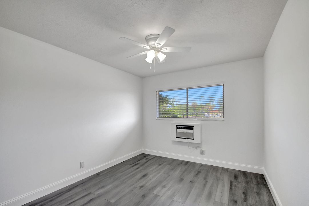 Active With Contract: $1,700 (2 beds, 1 baths, 698 Square Feet)