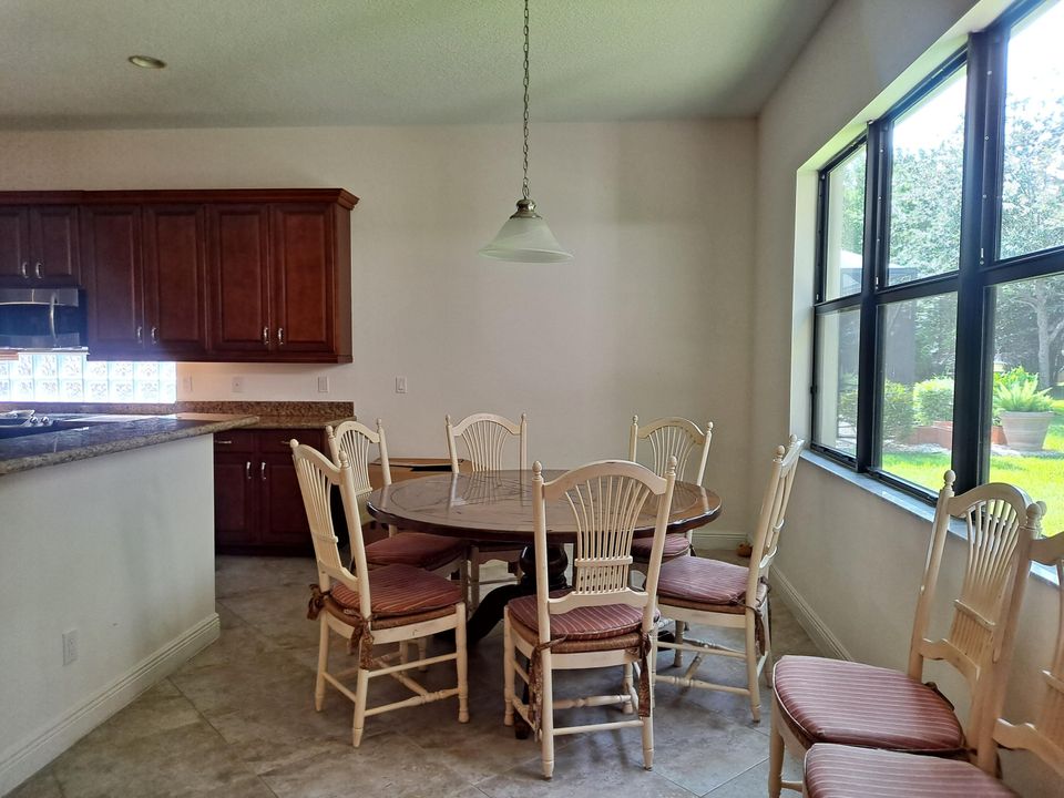 For Rent: $5,500 (3 beds, 2 baths, 3010 Square Feet)