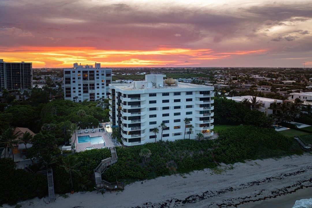 For Sale: $3,999,900 (3 beds, 3 baths, 2600 Square Feet)