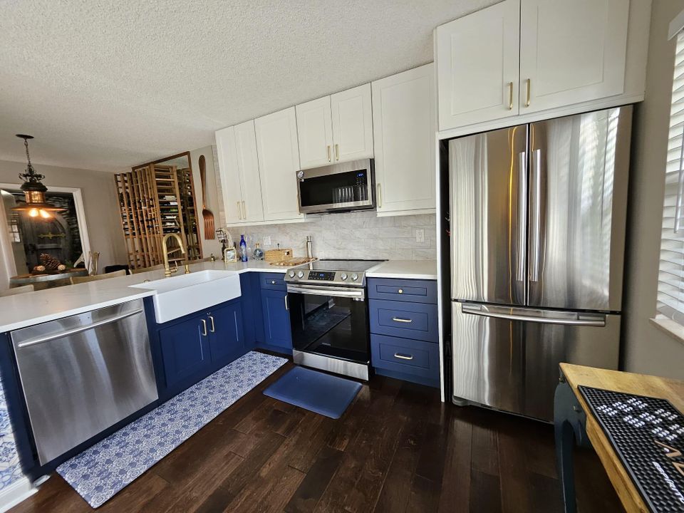 For Sale: $340,000 (2 beds, 2 baths, 1374 Square Feet)