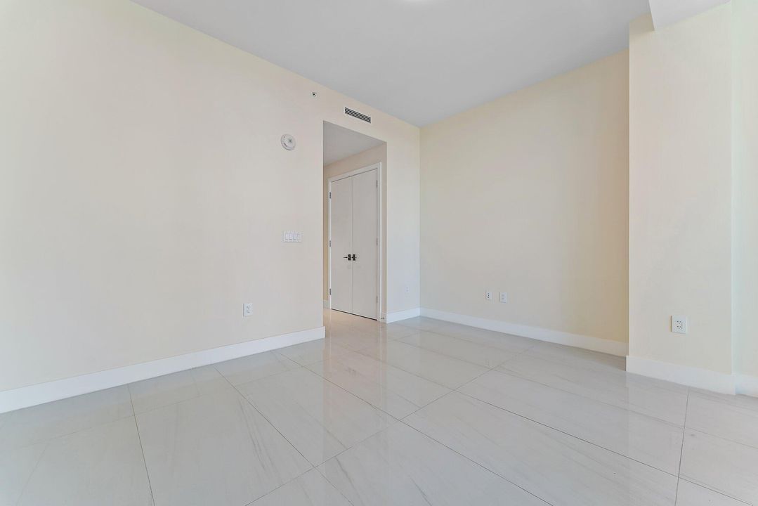 Active With Contract: $15,000 (2 beds, 2 baths, 1600 Square Feet)