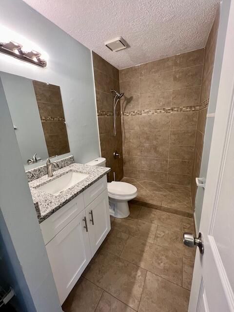 Active With Contract: $2,325 (2 beds, 1 baths, 861 Square Feet)