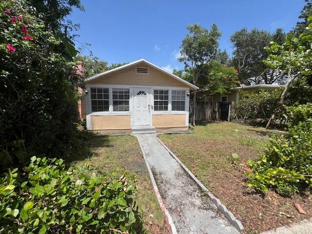 Recently Sold: $269,900 (2 beds, 1 baths, 684 Square Feet)