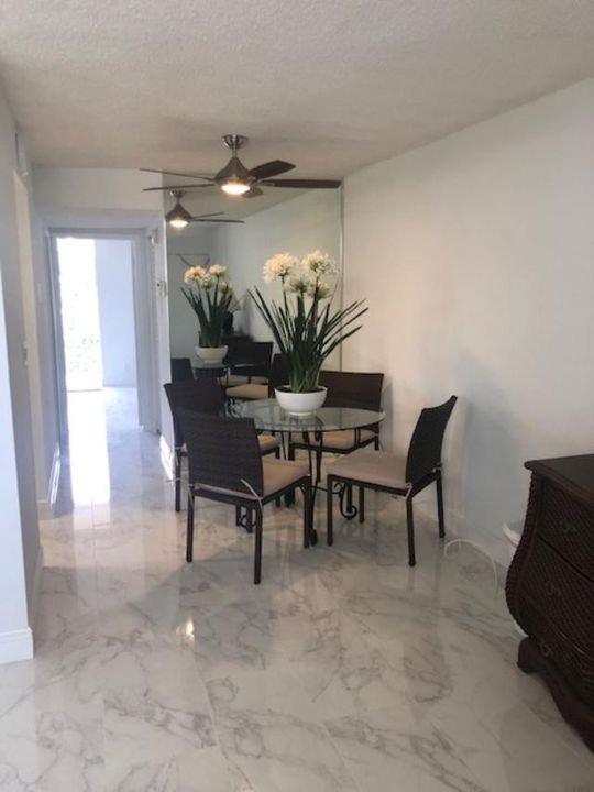 Active With Contract: $1,600 (1 beds, 1 baths, 576 Square Feet)