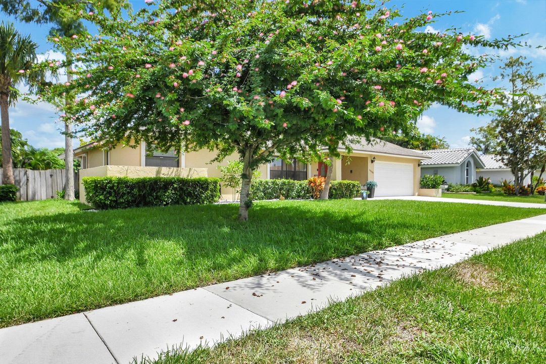 Active With Contract: $699,900 (4 beds, 2 baths, 2199 Square Feet)