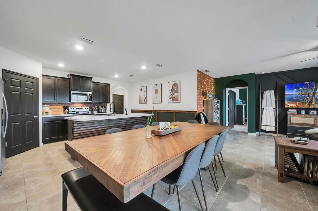 For Sale: $390,000 (4 beds, 2 baths, 1846 Square Feet)