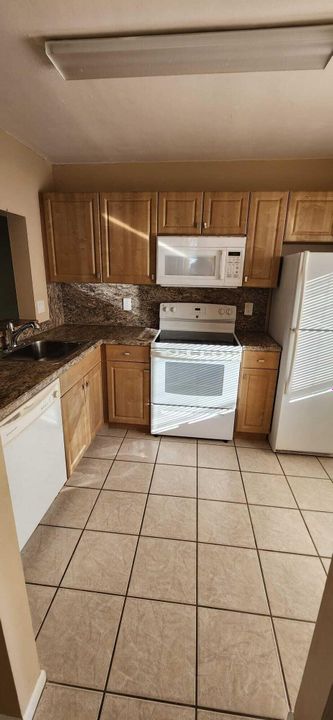 Recently Rented: $2,000 (2 beds, 2 baths, 950 Square Feet)