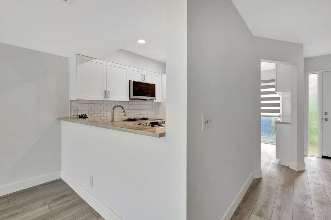 For Sale: $375,000 (2 beds, 2 baths, 1176 Square Feet)