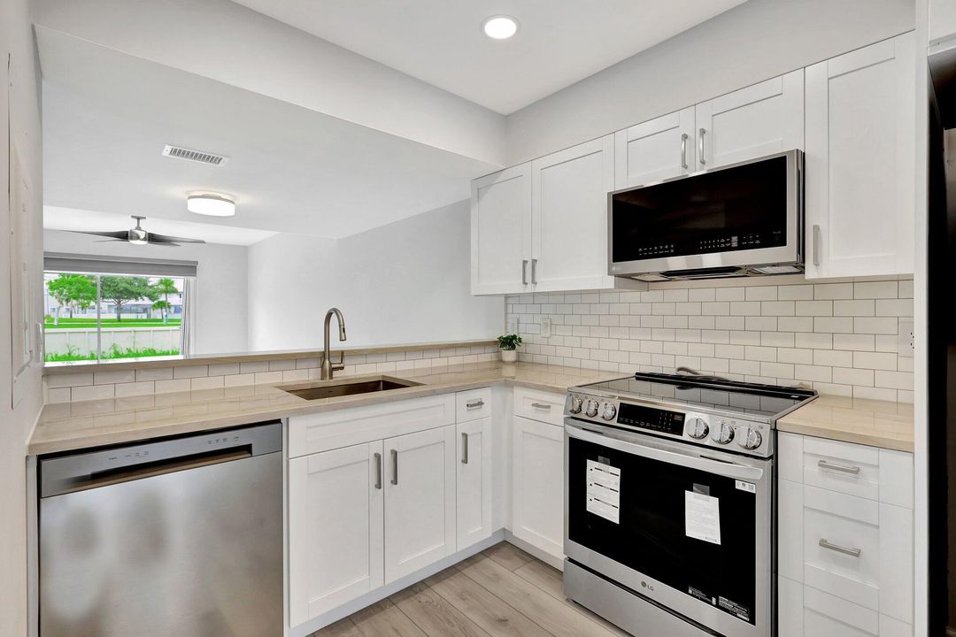 For Sale: $375,000 (2 beds, 2 baths, 1176 Square Feet)