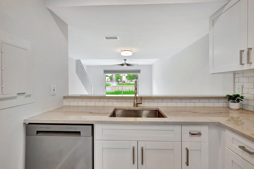 For Sale: $375,000 (2 beds, 2 baths, 1176 Square Feet)