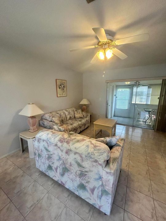 Active With Contract: $90,000 (1 beds, 1 baths, 612 Square Feet)