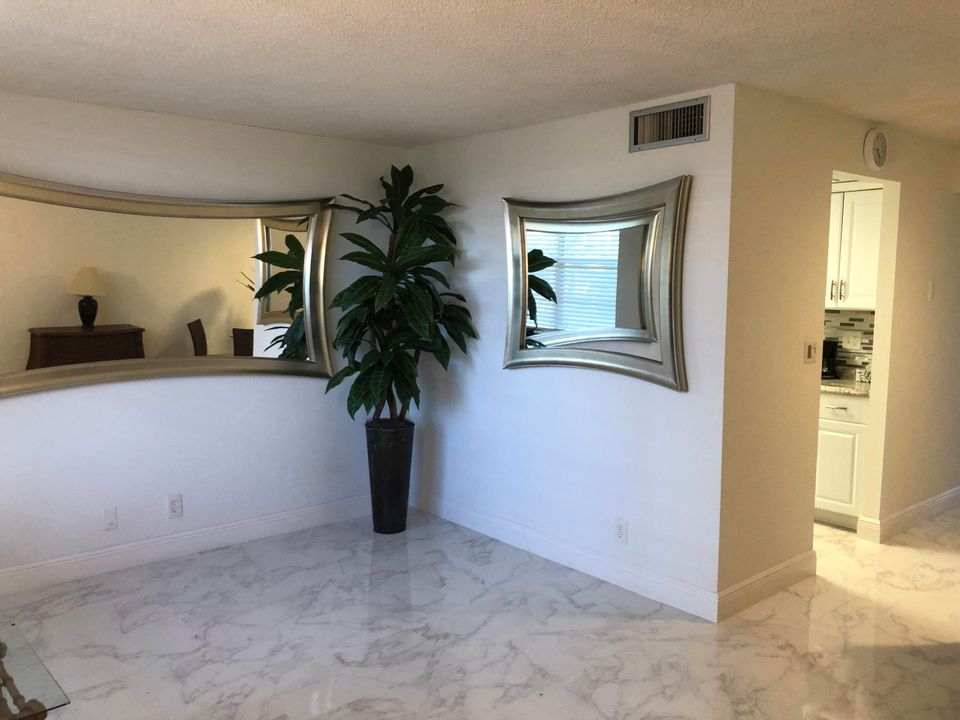 Active With Contract: $1,600 (1 beds, 1 baths, 576 Square Feet)