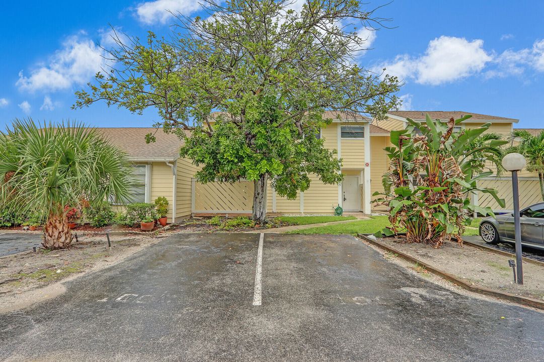 For Sale: $320,000 (3 beds, 2 baths, 1435 Square Feet)