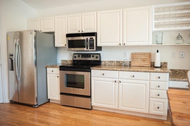 Active With Contract: $3,200 (3 beds, 2 baths, 1464 Square Feet)