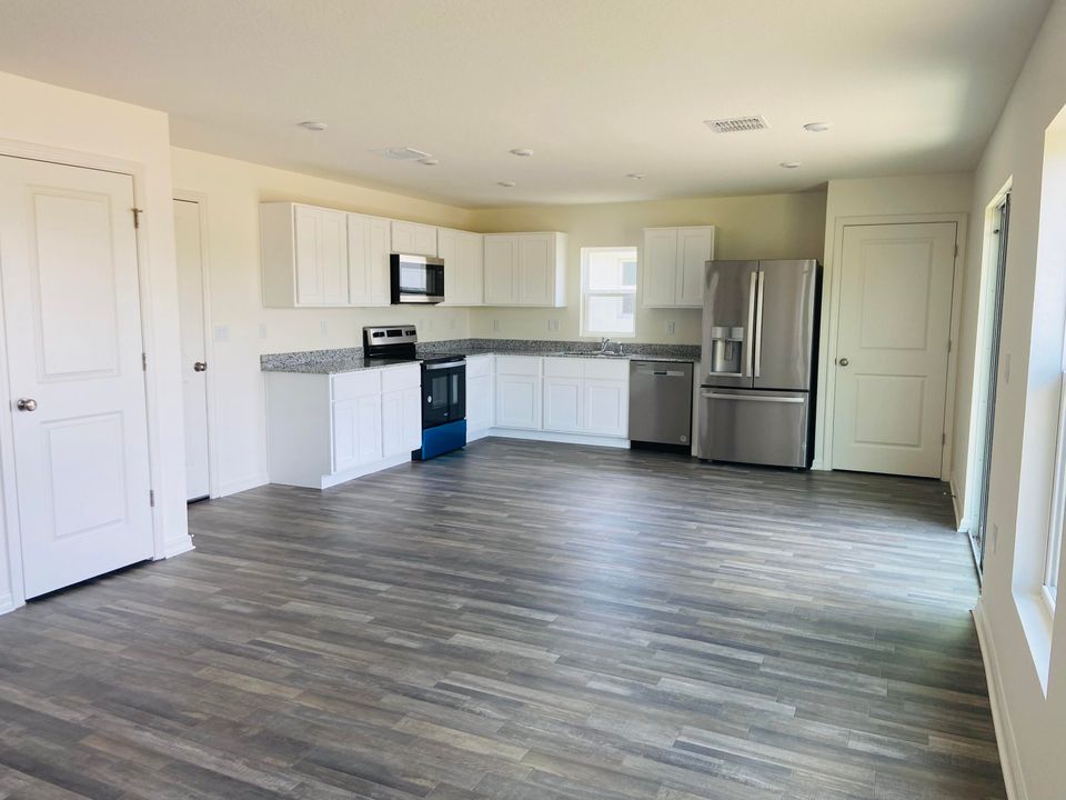 For Sale: $349,900 (3 beds, 2 baths, 1614 Square Feet)