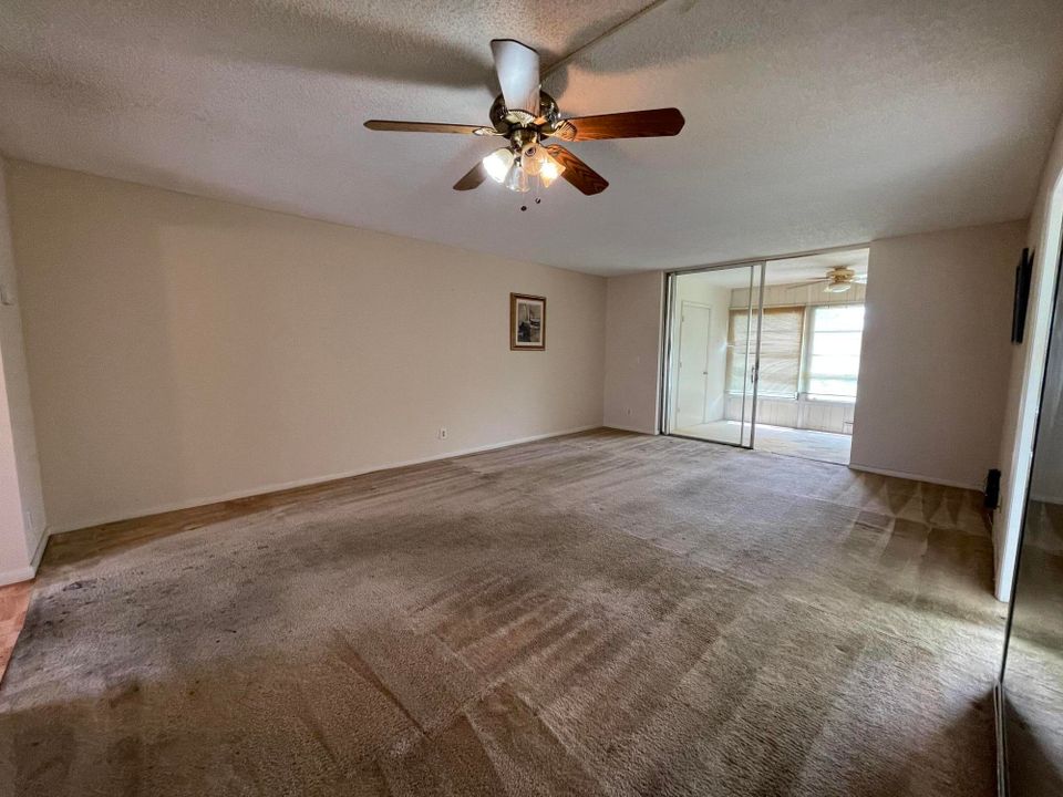 Active With Contract: $80,000 (2 beds, 2 baths, 1005 Square Feet)