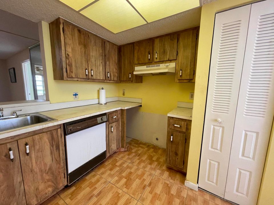 Active With Contract: $80,000 (2 beds, 2 baths, 1005 Square Feet)