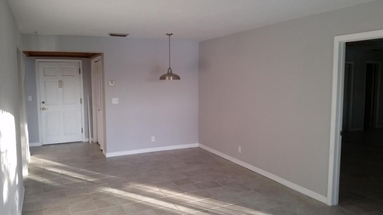 Active With Contract: $1,800 (2 beds, 2 baths, 1150 Square Feet)