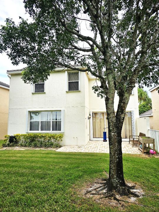 Active With Contract: $3,600 (4 beds, 2 baths, 2262 Square Feet)