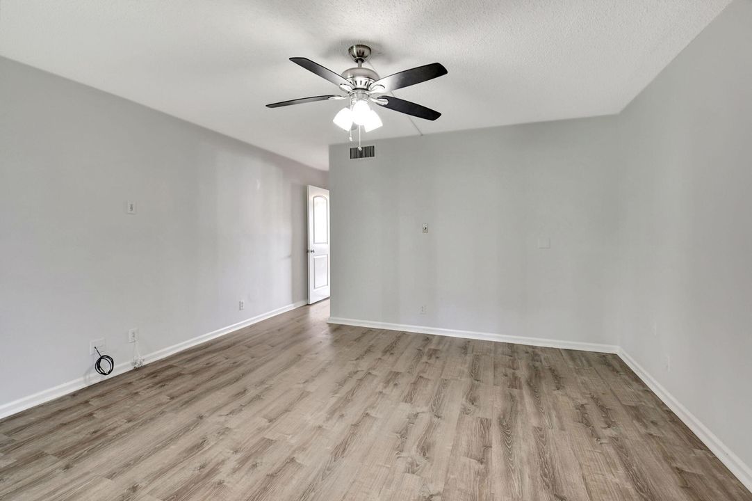 For Sale: $165,000 (2 beds, 2 baths, 1044 Square Feet)