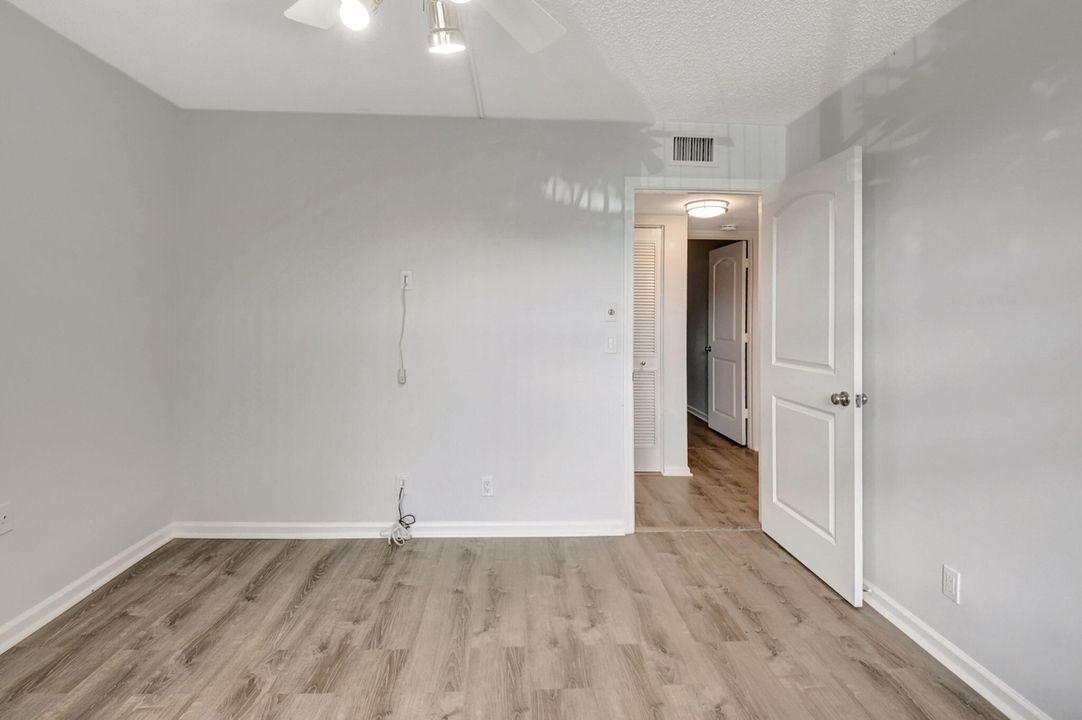 For Sale: $165,000 (2 beds, 2 baths, 1044 Square Feet)