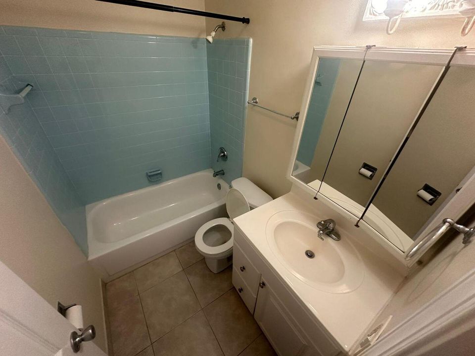 For Rent: $1,650 (2 beds, 1 baths, 751 Square Feet)