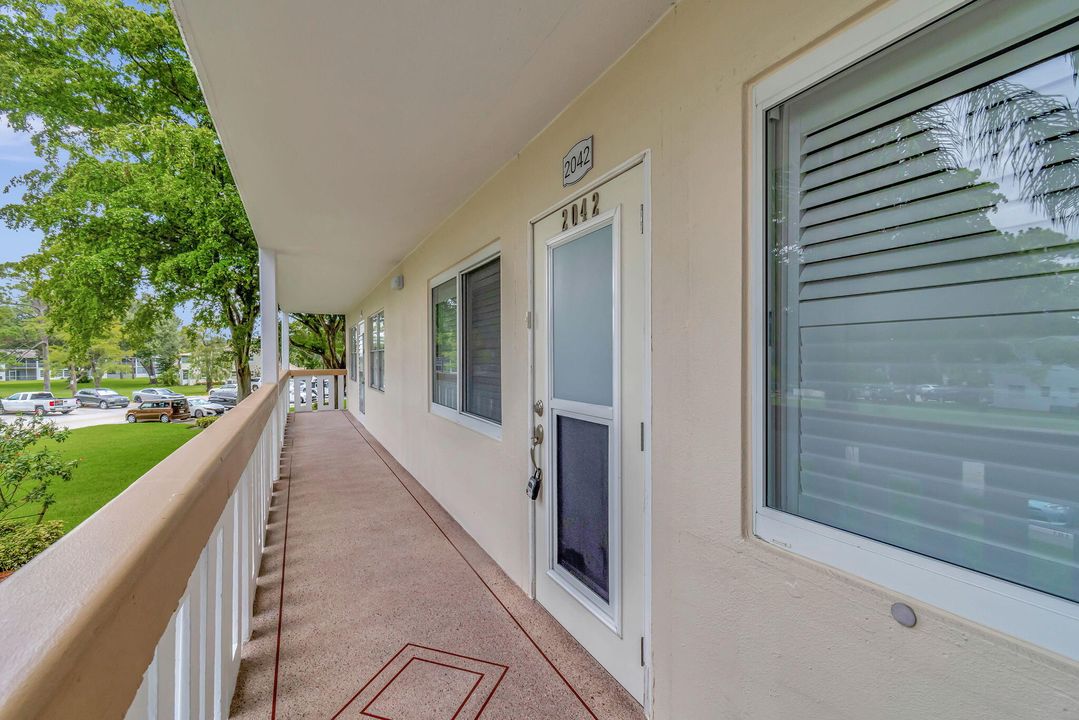 Active With Contract: $248,900 (2 beds, 2 baths, 1000 Square Feet)