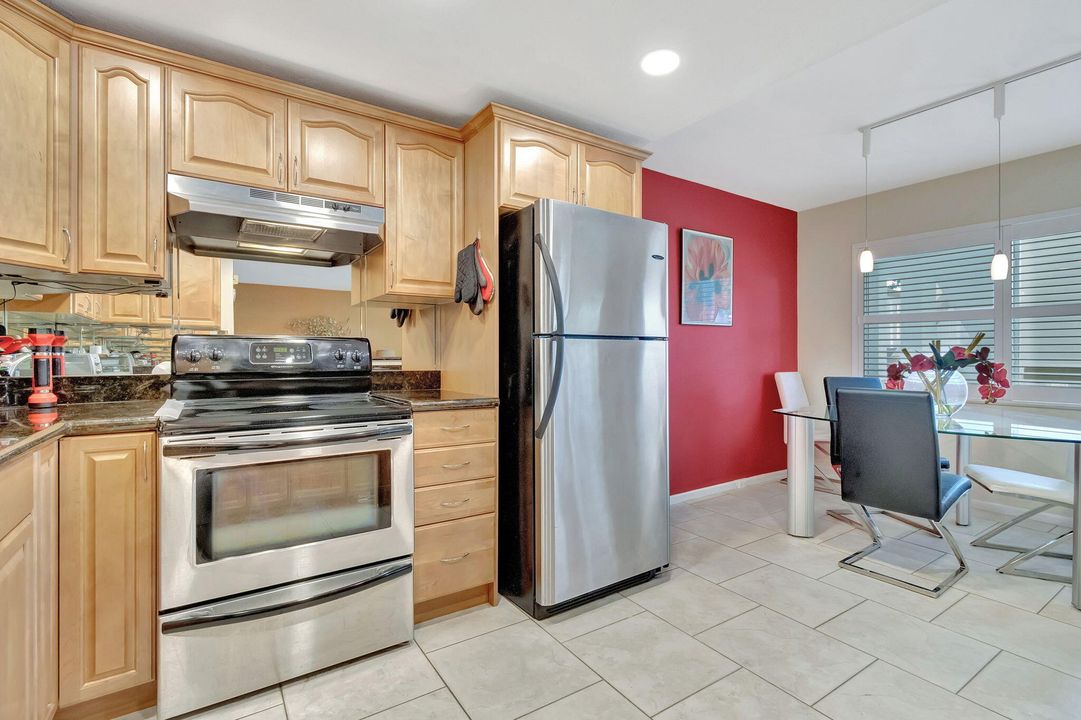 Active With Contract: $248,900 (2 beds, 2 baths, 1000 Square Feet)