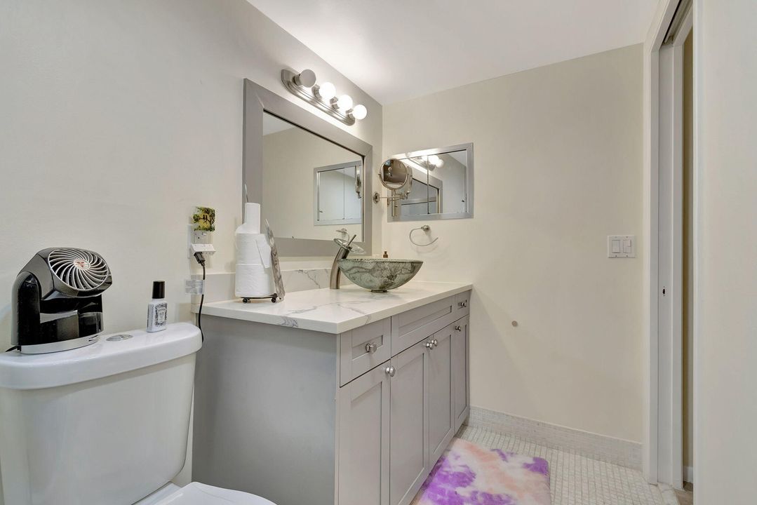 Active With Contract: $248,900 (2 beds, 2 baths, 1000 Square Feet)