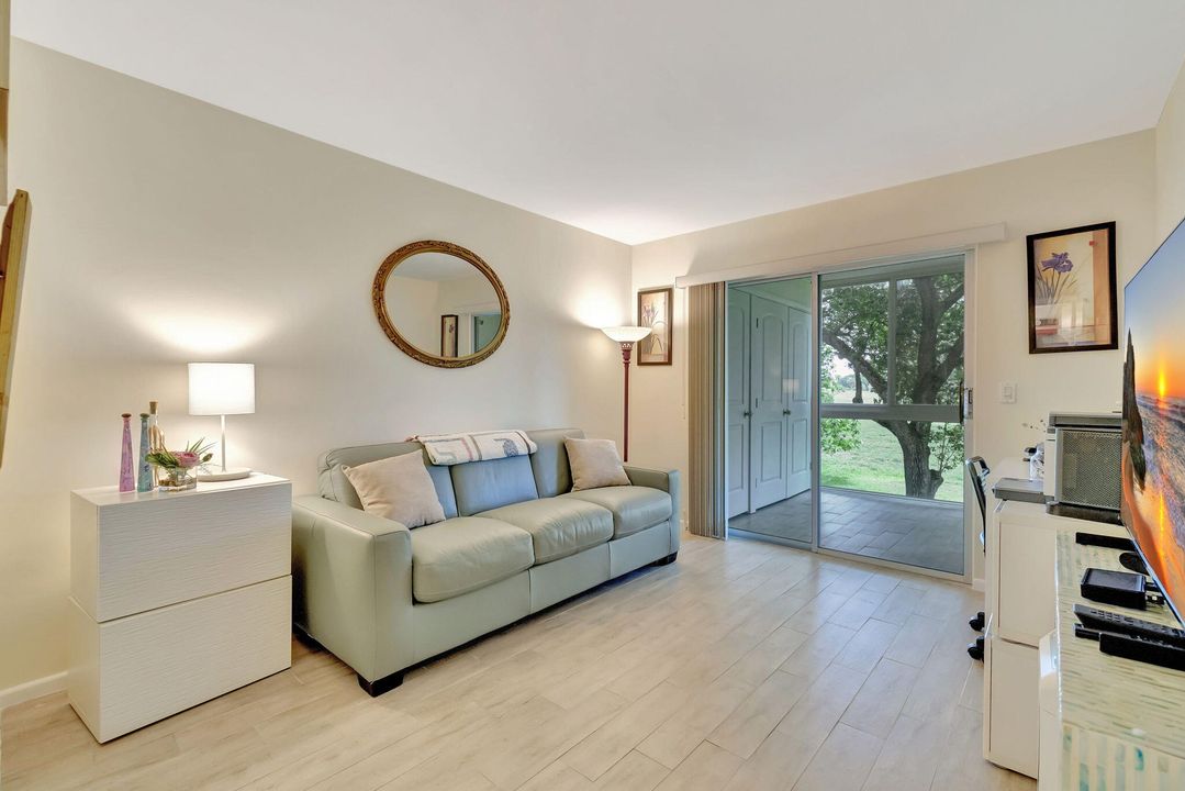 Active With Contract: $248,900 (2 beds, 2 baths, 1000 Square Feet)