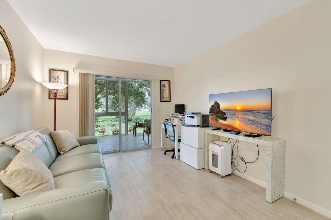 Active With Contract: $248,900 (2 beds, 2 baths, 1000 Square Feet)