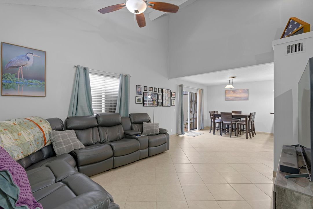 Active With Contract: $329,900 (3 beds, 2 baths, 1022 Square Feet)