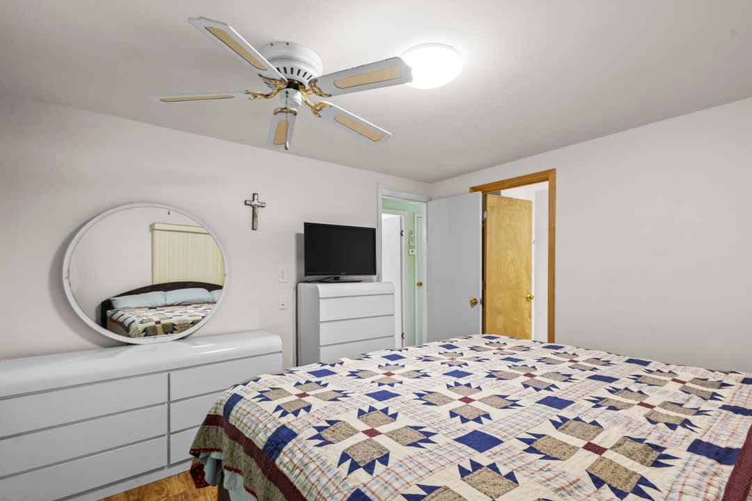 For Sale: $205,000 (2 beds, 2 baths, 988 Square Feet)