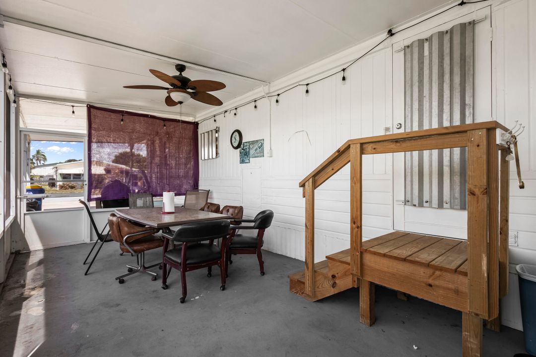 For Sale: $205,000 (2 beds, 2 baths, 988 Square Feet)