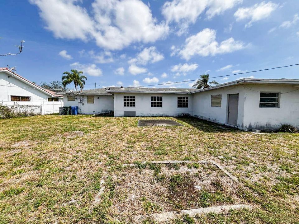 For Sale: $530,000 (3 beds, 2 baths, 3033 Square Feet)