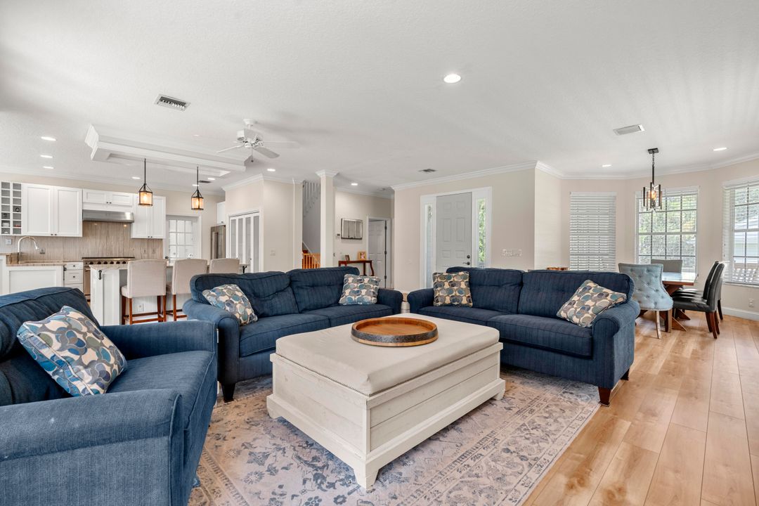 Active With Contract: $2,000,000 (4 beds, 3 baths, 2757 Square Feet)