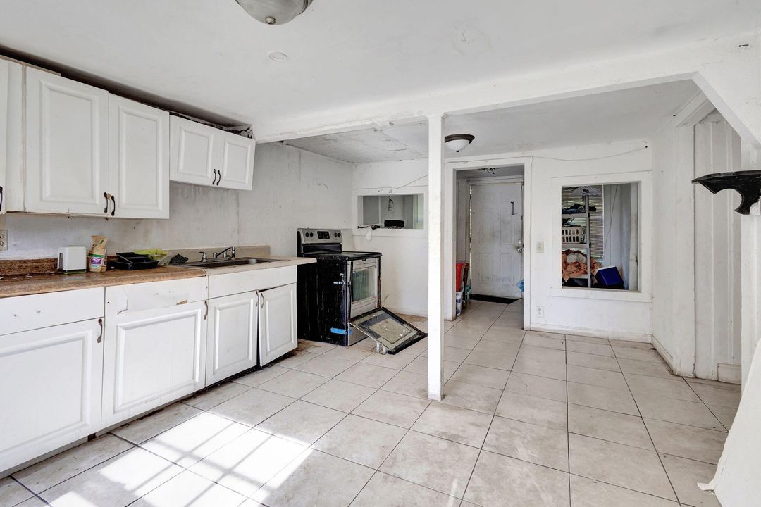 Active With Contract: $440,000 (0 beds, 0 baths, 2734 Square Feet)