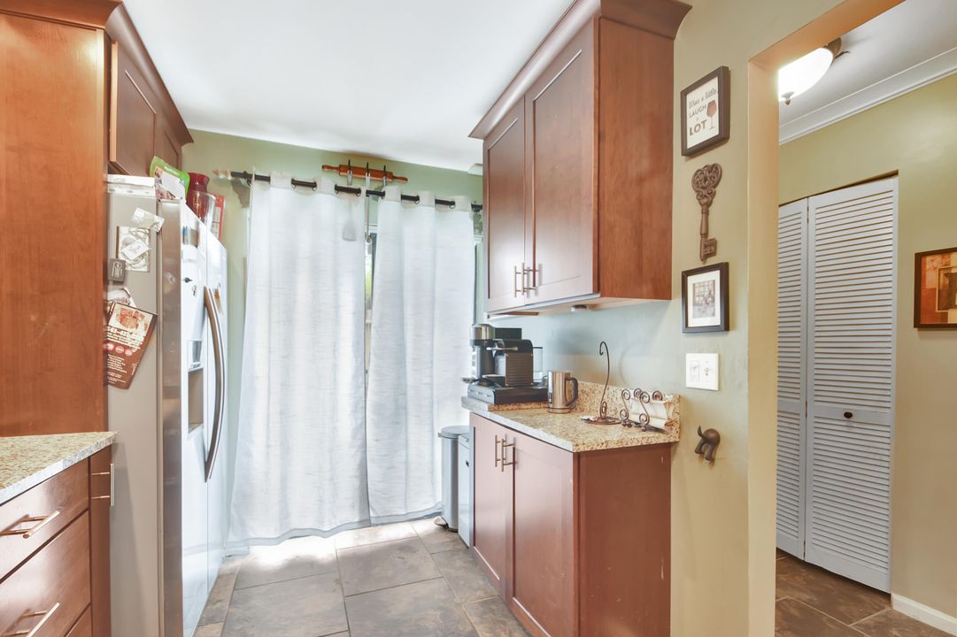 Active With Contract: $4,000 (2 beds, 2 baths, 1206 Square Feet)