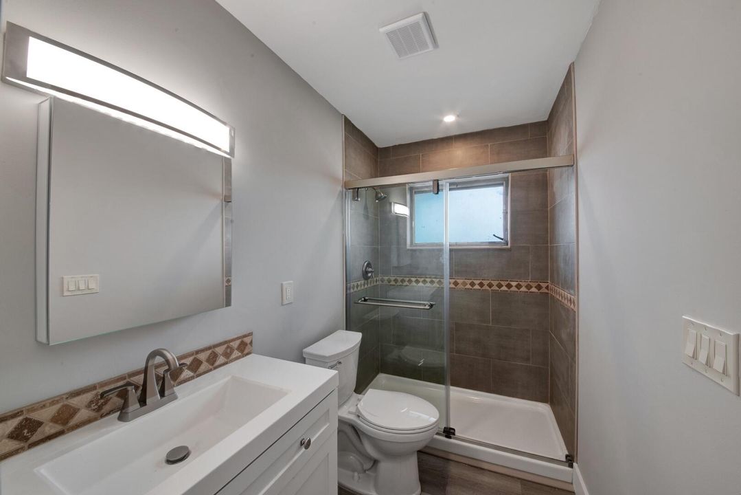 For Sale: $189,999 (2 beds, 2 baths, 910 Square Feet)