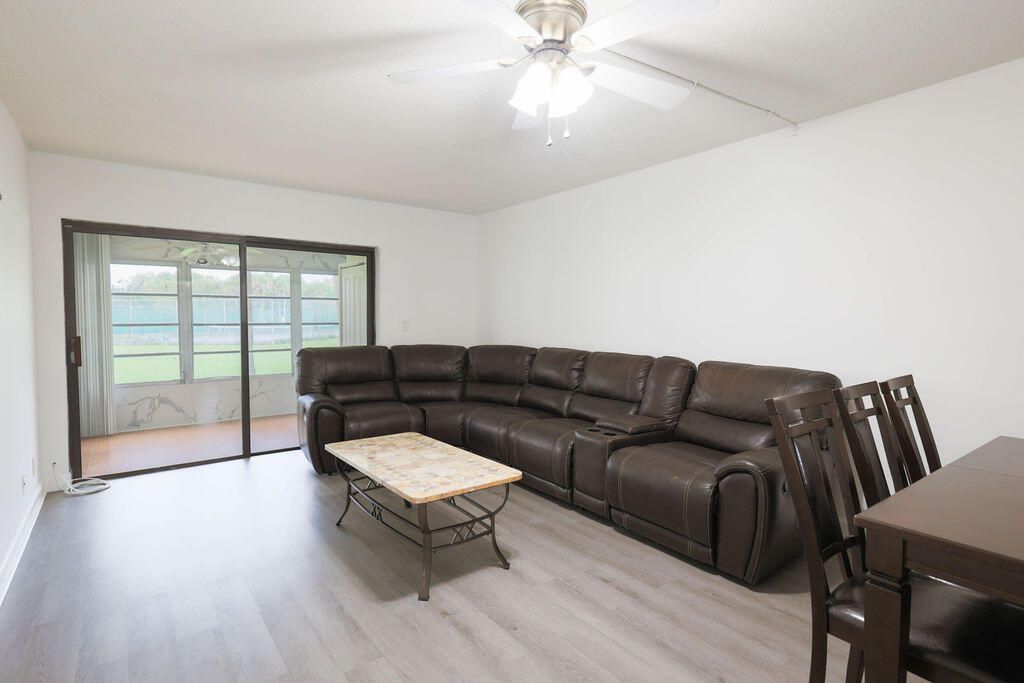 Active With Contract: $2,150 (2 beds, 2 baths, 979 Square Feet)