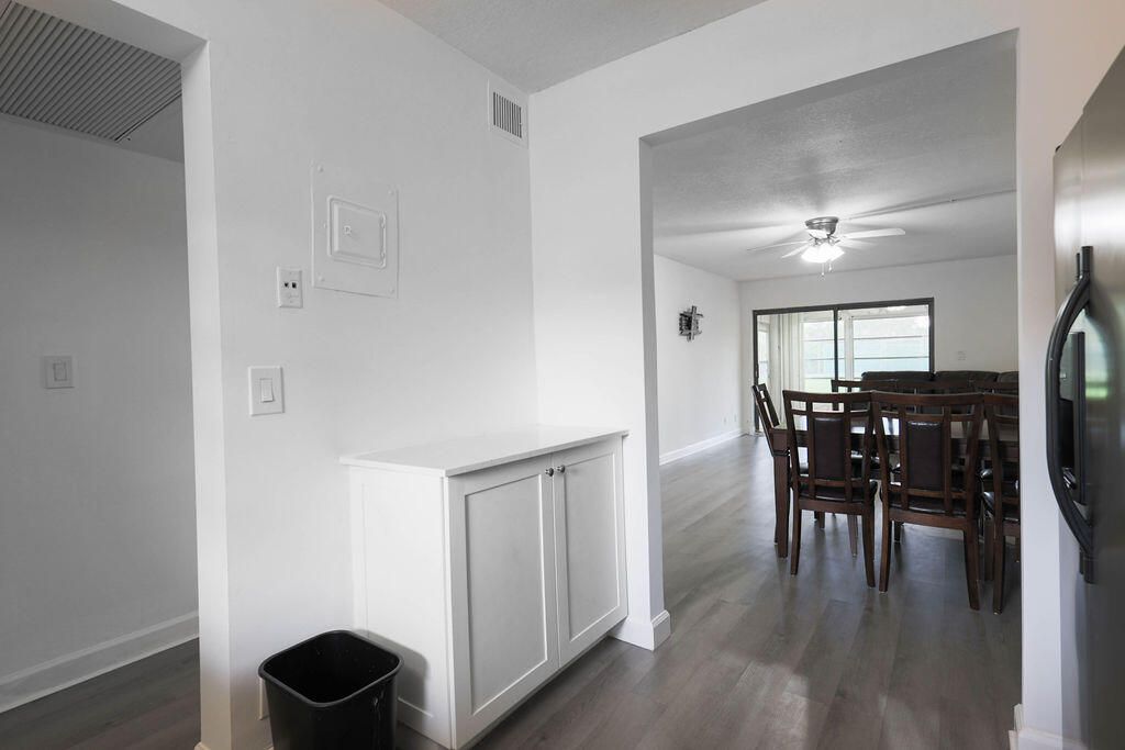 Active With Contract: $2,150 (2 beds, 2 baths, 979 Square Feet)