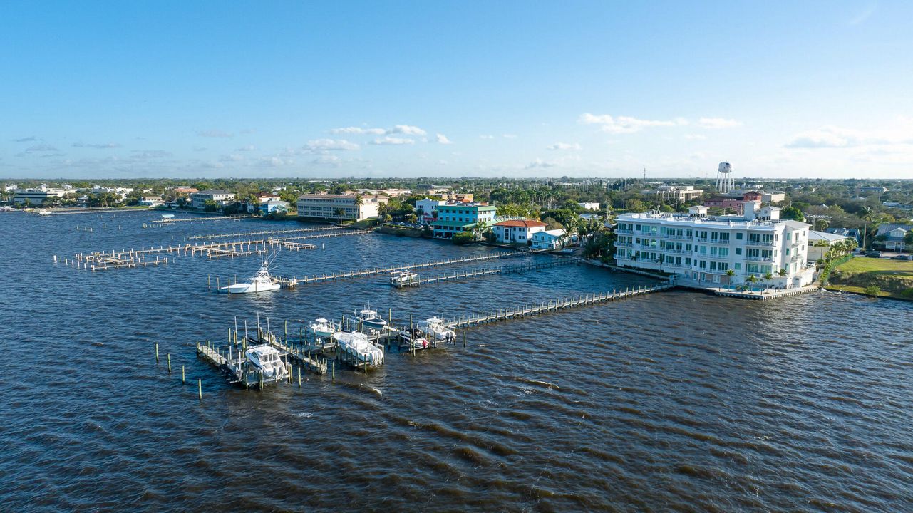 For Sale: $2,100,000 (3 beds, 3 baths, 2594 Square Feet)