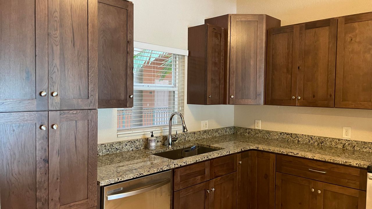 Active With Contract: $2,125 (2 beds, 2 baths, 1424 Square Feet)